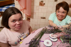 Handicapped sisters beat Covid sewing ecobags